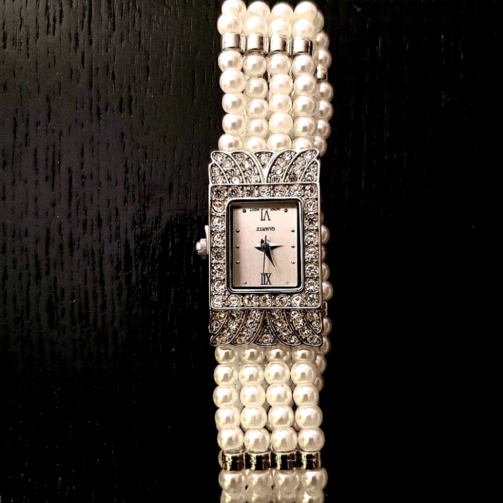 ⭐Elegant, Gorgeous Pearl & Rhinestone Watch⭐